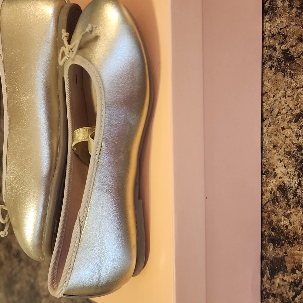 Flats - Picture 3 of 4